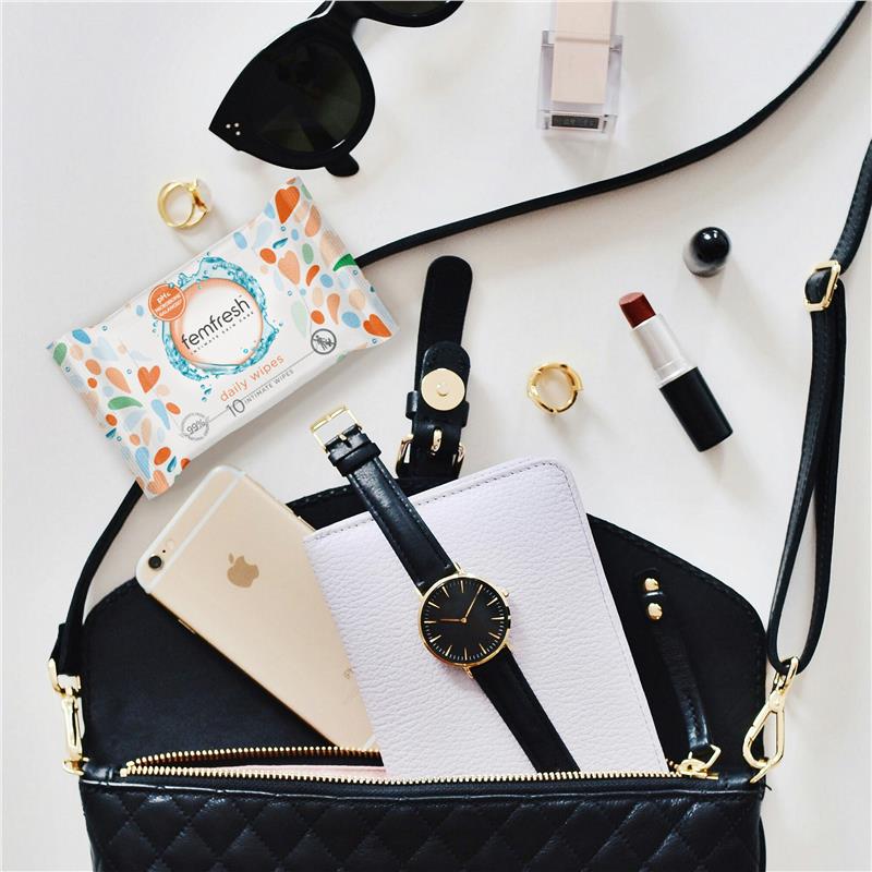 Load image into Gallery viewer, Femfresh Pocket Wipes 10 Travel Pack

