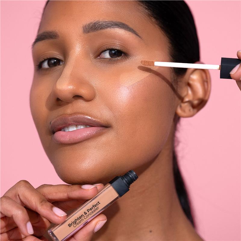 Load image into Gallery viewer, MCoBeauty Brighten &amp; Perfect Cream Concealer Medium 1.25 Buff
