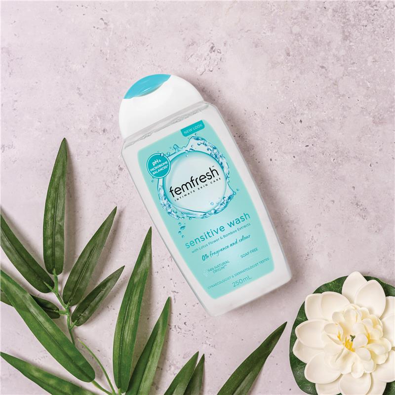 Load image into Gallery viewer, Femfresh Sensitive Wash 250ml
