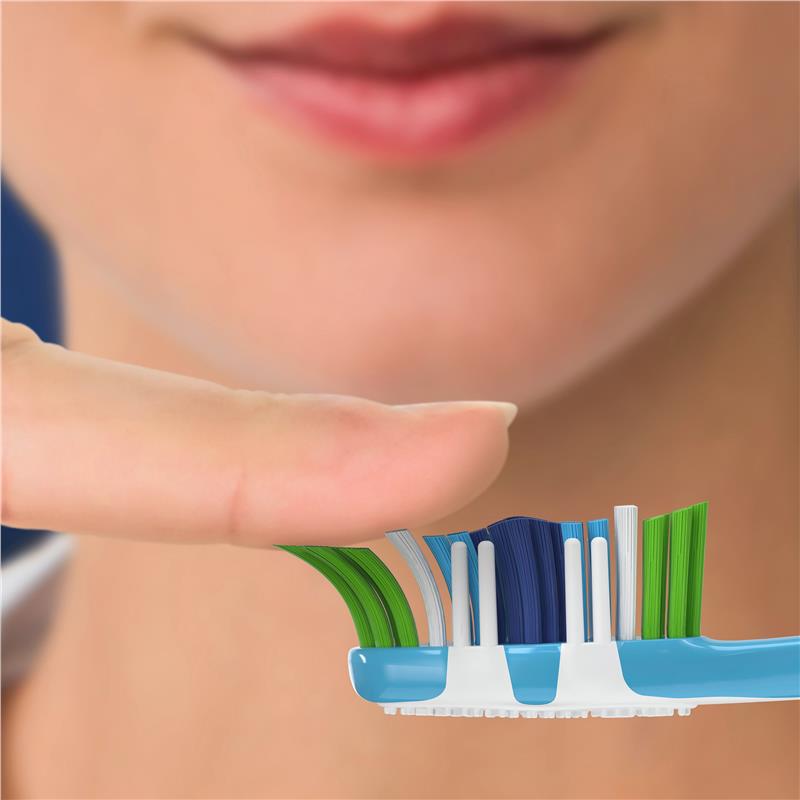 Load image into Gallery viewer, Oral B Toothbrush Advantage Complete 5 Way Clean Medium

