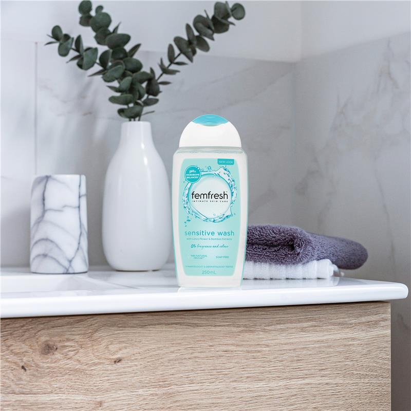 Load image into Gallery viewer, Femfresh Sensitive Wash 250ml
