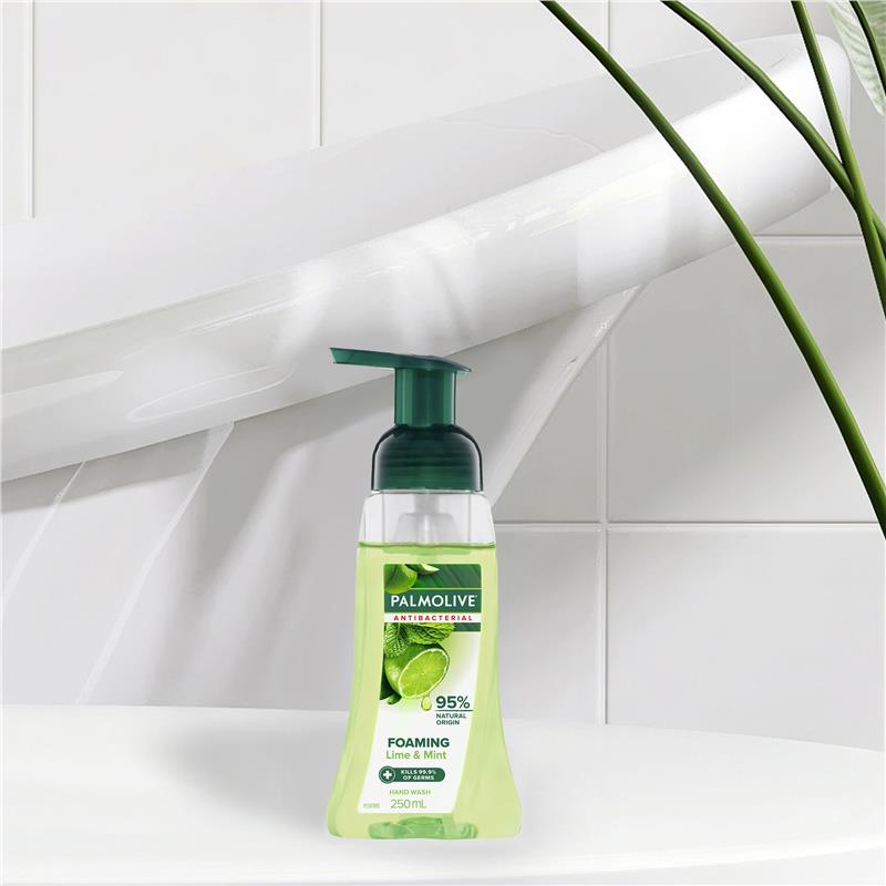 Load image into Gallery viewer, Palmolive Antibacterial Foaming Hand Wash Lime &amp; Mint 250ml
