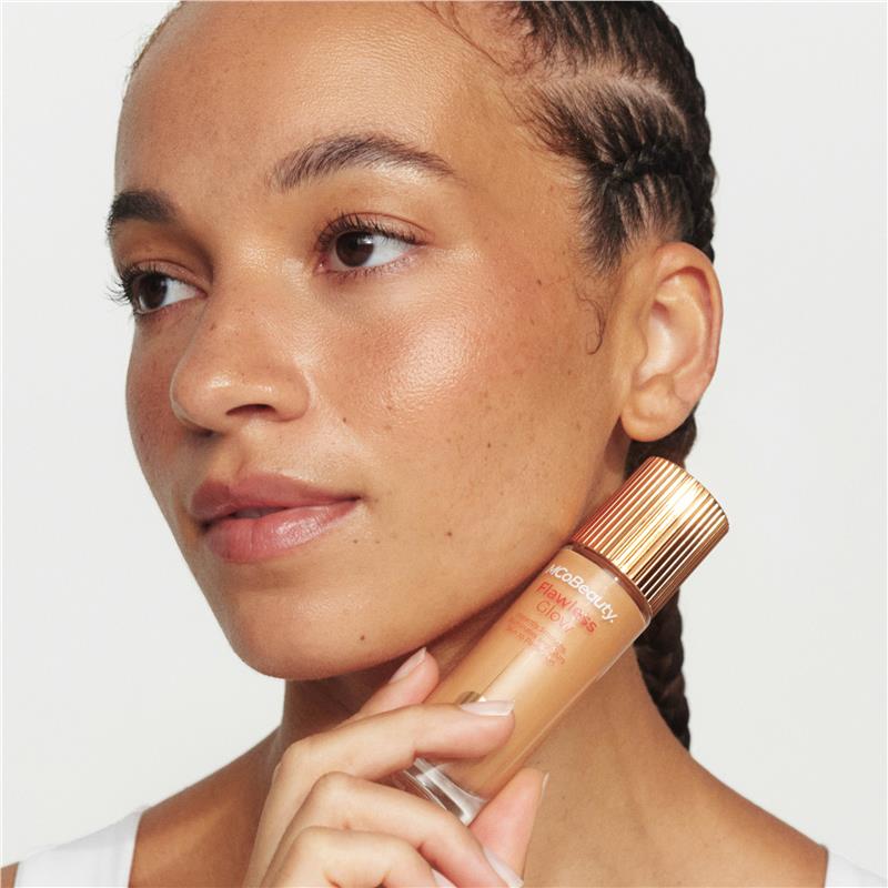 Load image into Gallery viewer, MCoBeauty Flawless Glow Luminous Skin Filter 2.5 Fair

