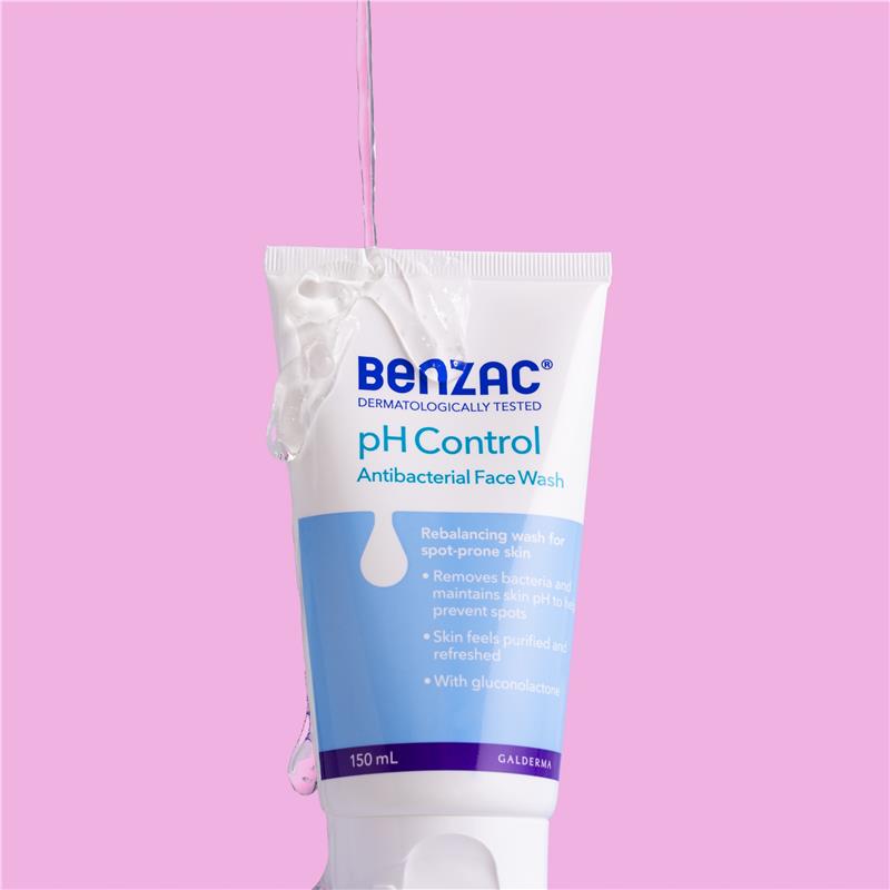 Load image into Gallery viewer, Benzac PH Control Antibacterial Face Wash 150ml
