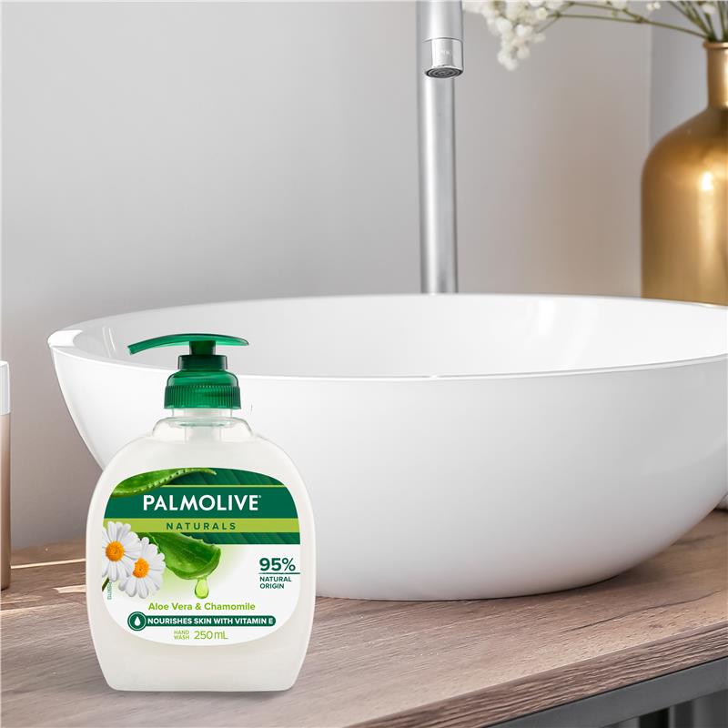 Load image into Gallery viewer, Palmolive Naturals Softwash Hand Wash Aloe Vera &amp; Chamomile 250ml

