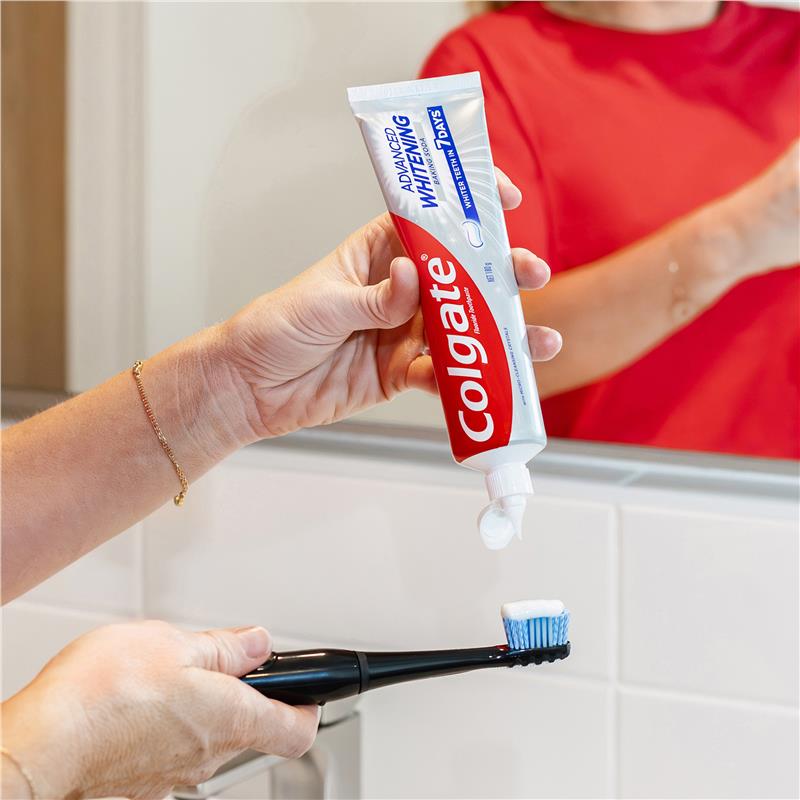 Load image into Gallery viewer, Colgate Toothpaste Advanced Whitening Baking Soda 180g
