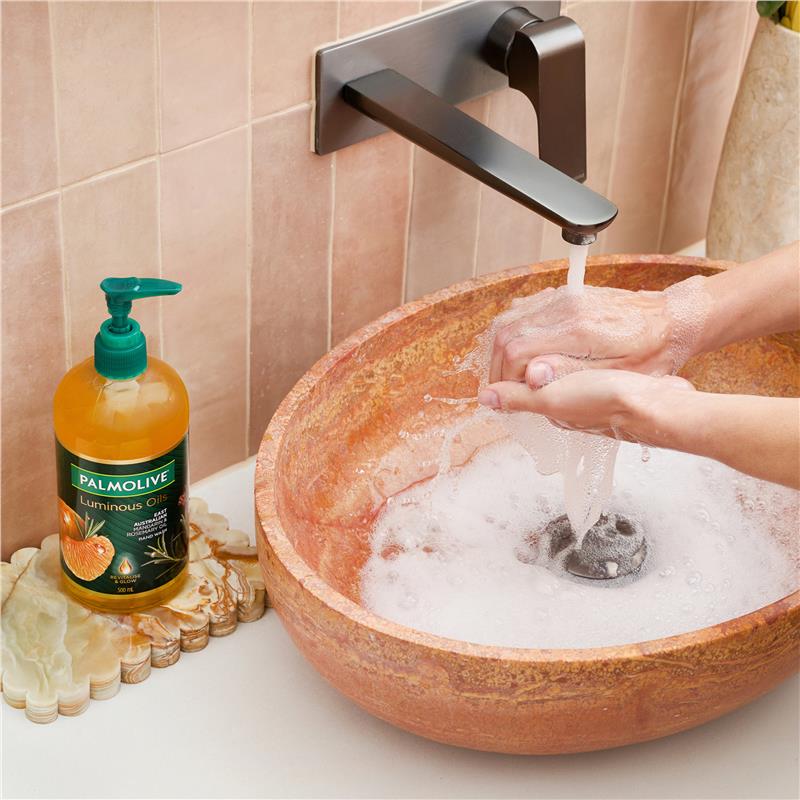Load image into Gallery viewer, Palmolive Luminous Oils Hand Wash Mandarin &amp; Rosemary Oil 500ml
