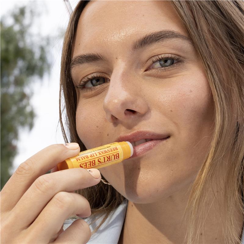 Load image into Gallery viewer, Burts Bees Lip Balm Beeswax 4.25g
