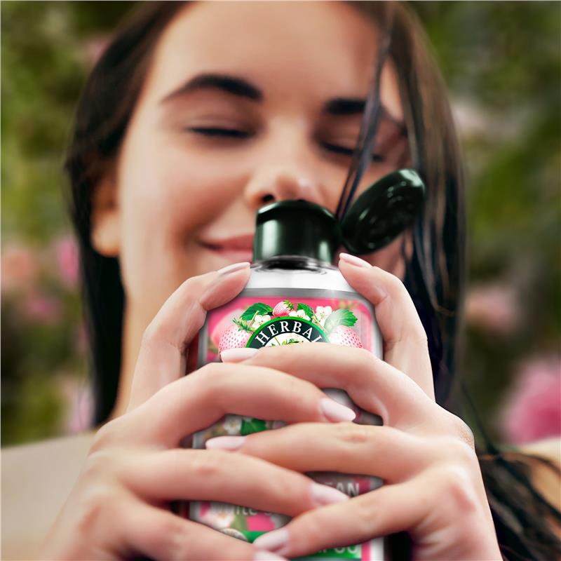 Load image into Gallery viewer, Herbal Essences Bio Renew White Strawberry &amp; Mint Shampoo 400ml
