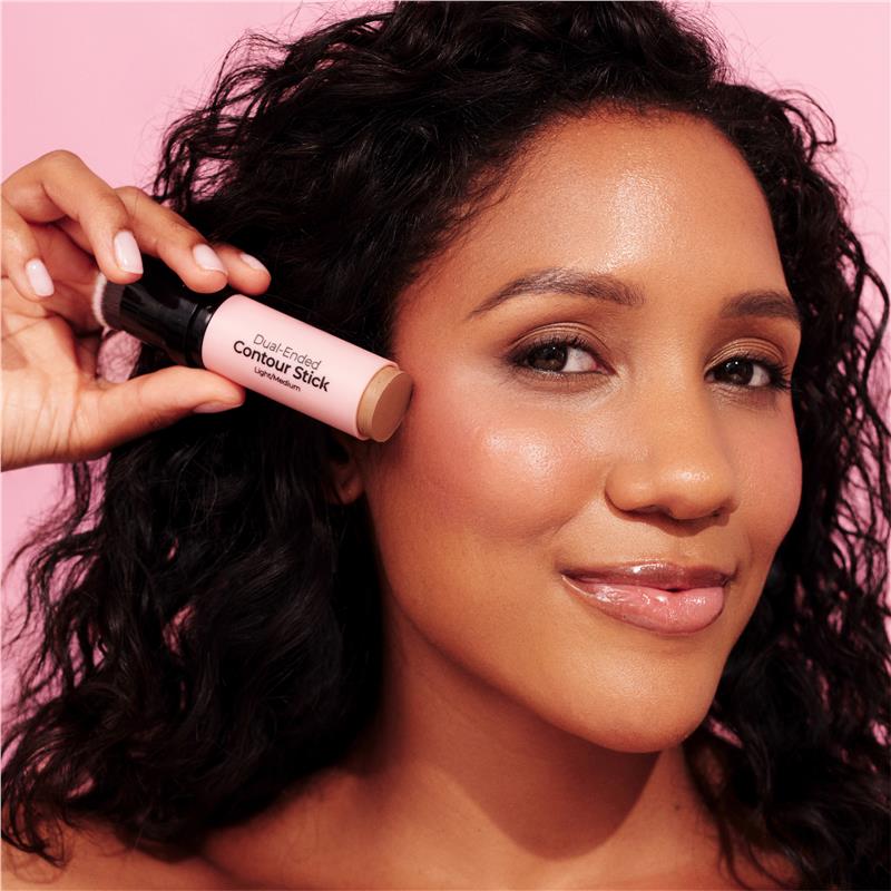 Load image into Gallery viewer, MCoBeauty Contour Stick Light/Medium

