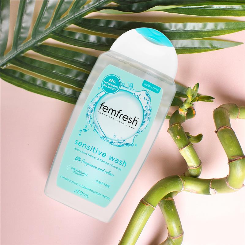 Load image into Gallery viewer, Femfresh Sensitive Wash 250ml
