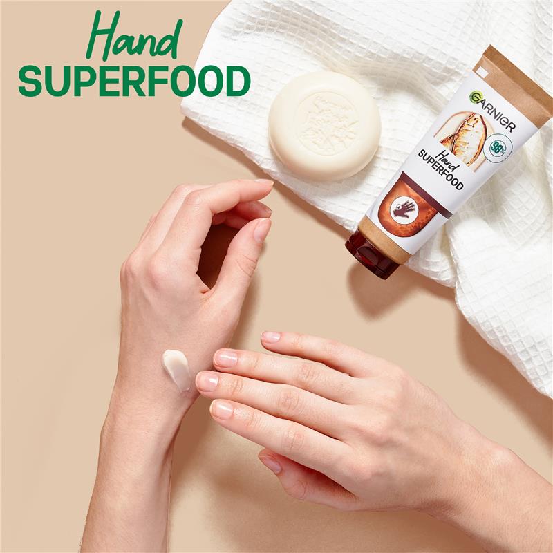 Load image into Gallery viewer, Garnier Hand Superfood Cocoa &amp; Ceramide Repairing Balm 75ml
