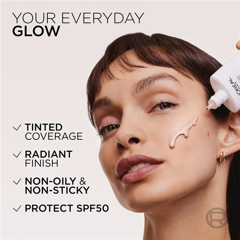 Load image into Gallery viewer, L'Oreal Bright Reveal Tinted SPF 50 Fluid Light 50ml
