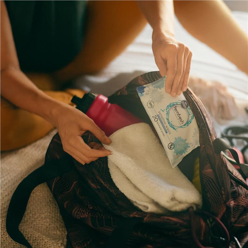 Load image into Gallery viewer, Femfresh Sensitive Wipes 20 Pack

