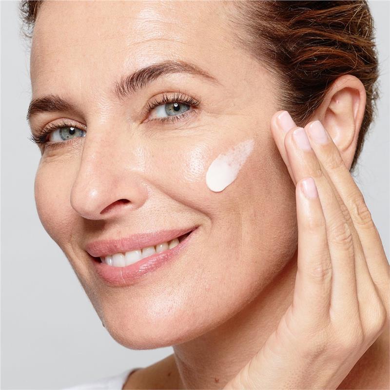 Load image into Gallery viewer, L'Oreal Paris Age Perfect Collagen Tightening Cream SPF 15 50ml

