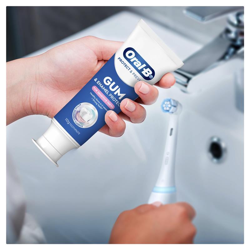 Load image into Gallery viewer, Oral B Gum Care &amp; Sensitivity Repair Toothpaste 110g
