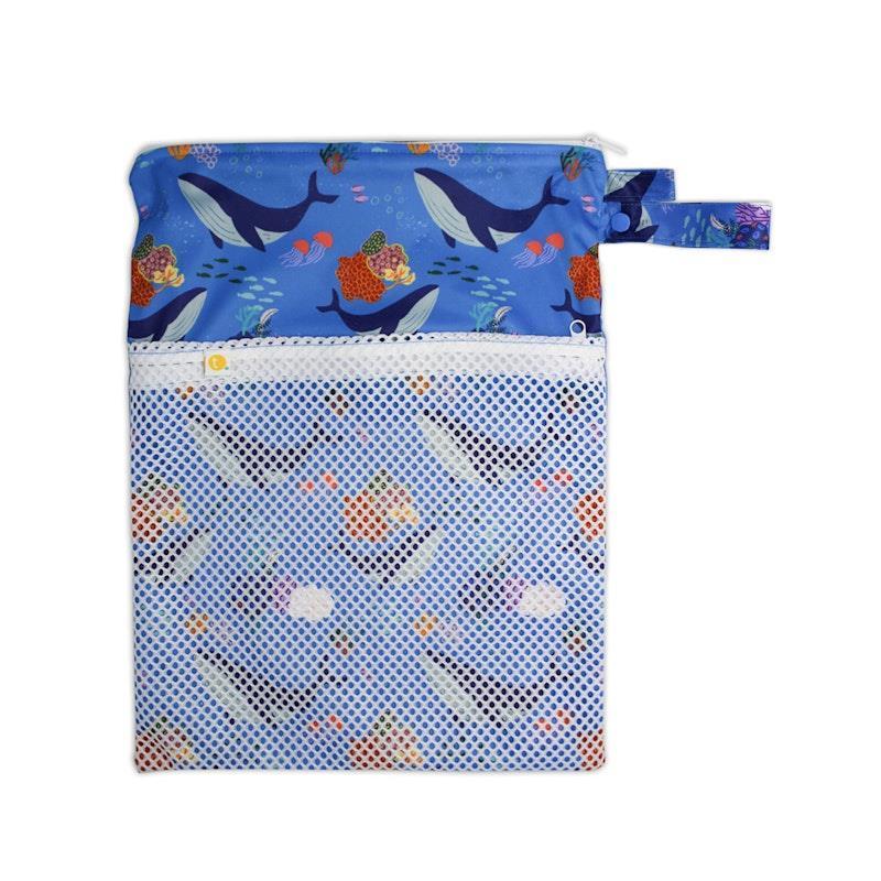Load image into Gallery viewer, tyoub x Suki McMaster Big Wet Bag – Whales One Size
