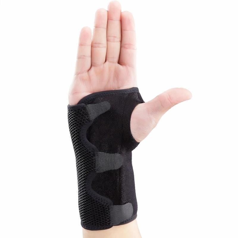 Load image into Gallery viewer, BodyAssist Comfort Carpal Tunnel Wrist Brace Universal Left &amp; Right One Size
