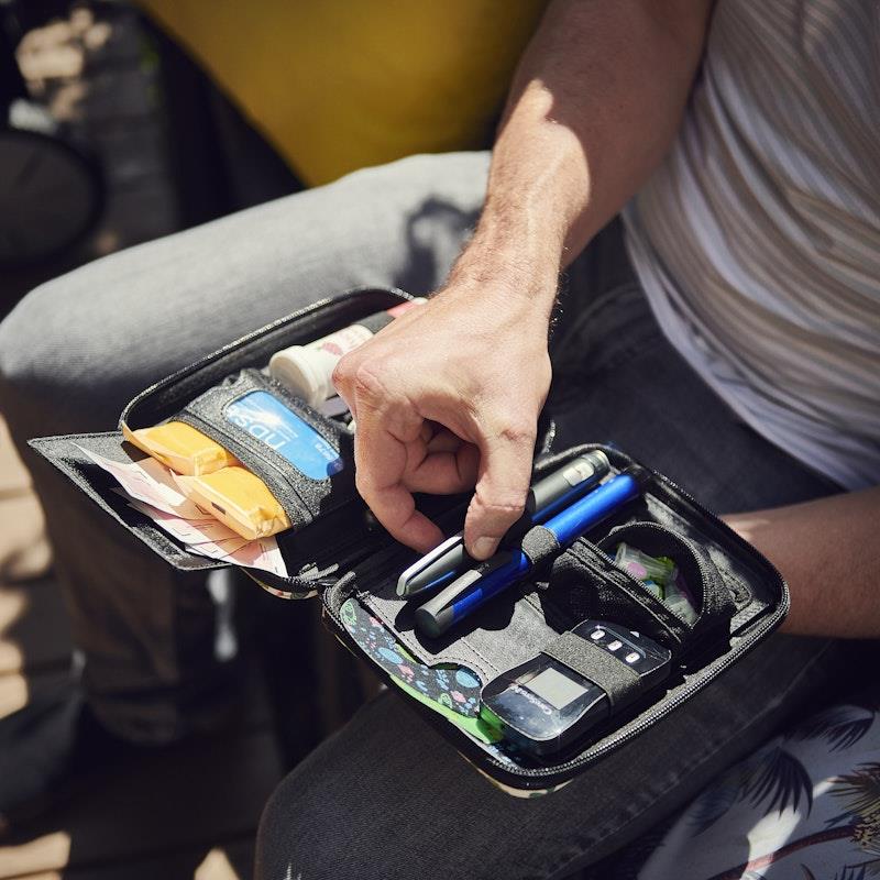 Load image into Gallery viewer, Glucology Travel Classic Case for Blood Glucose Monitors and Insulin Pens Black
