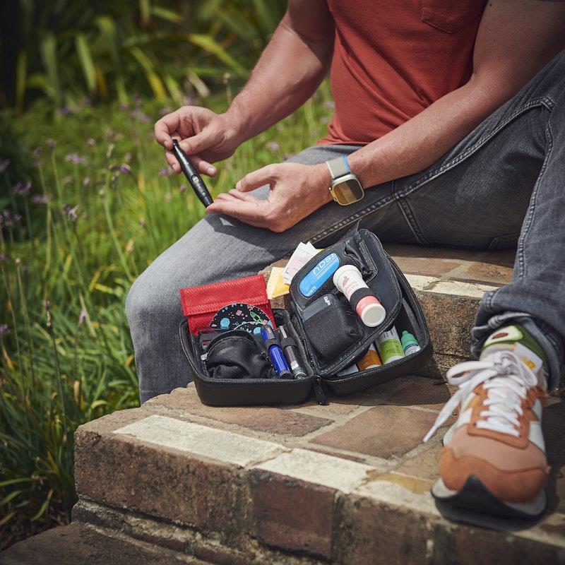 Load image into Gallery viewer, Glucology Travel Bundle Case - Plus, Blue/ 2 Pen Pouch - Blue/ 3 Sharps
