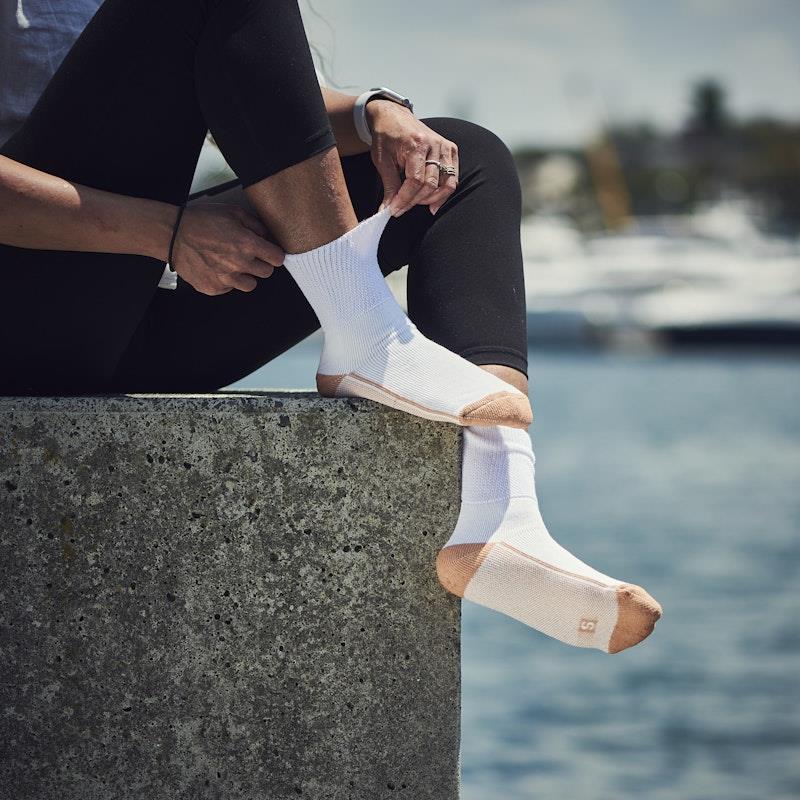 Load image into Gallery viewer, Glucology Copper Based Loose Top Classic Socks 2 Pairs White Medium
