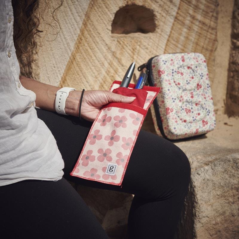 Load image into Gallery viewer, Glucology Travel Bundle Case - Classic, Floral/ 2 Pen Pouch - Floral/ 3 Sharps
