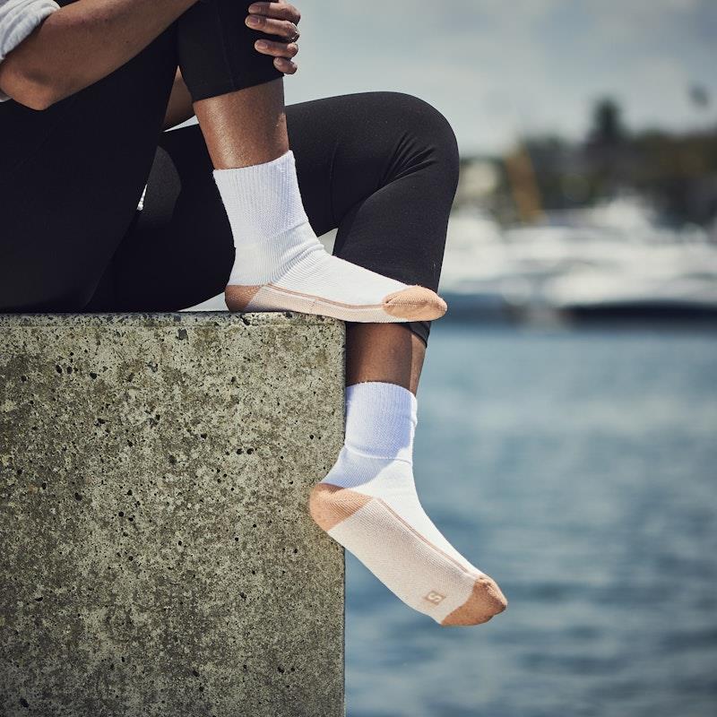 Load image into Gallery viewer, Glucology Copper Based Loose Top Classic Socks 2 Pairs White Large
