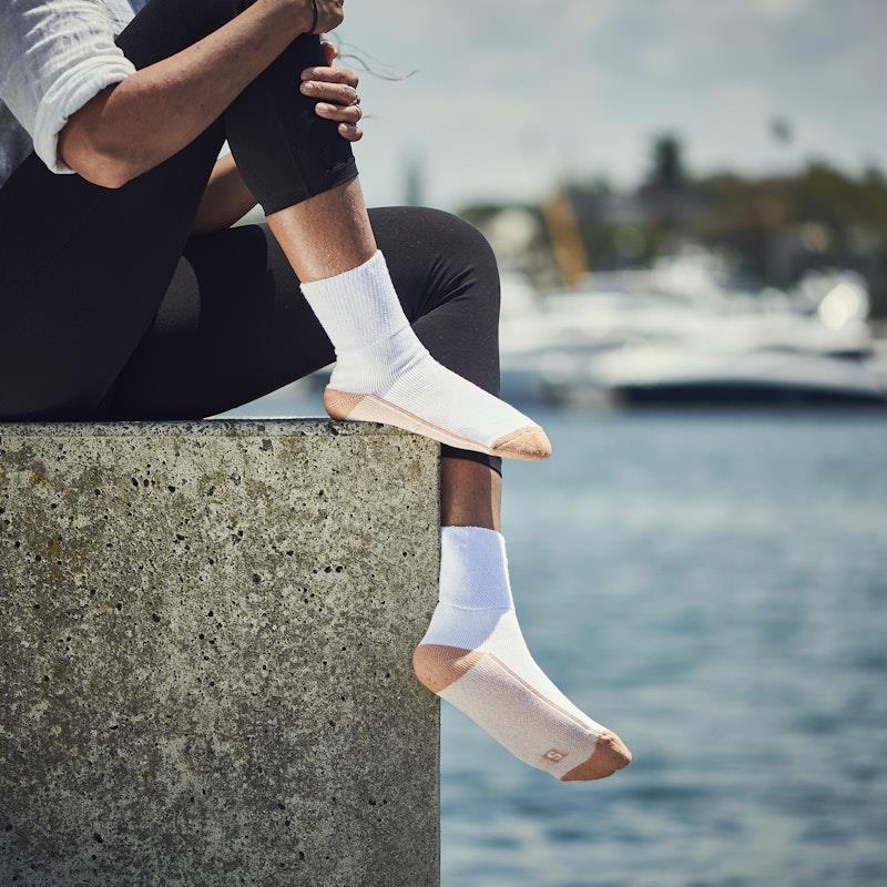 Load image into Gallery viewer, Glucology Copper Based Loose Top Classic Socks 2 Pairs White Large
