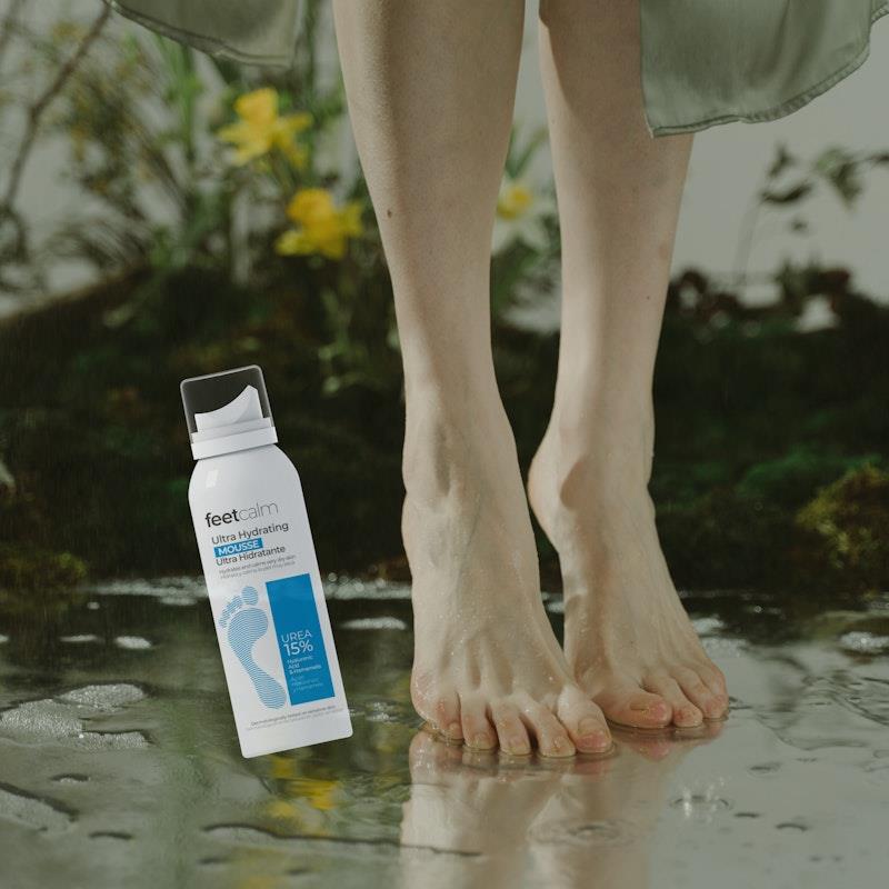 Load image into Gallery viewer, FeetCalm Ultra Hydrating Mousse 15% Urea 125ml
