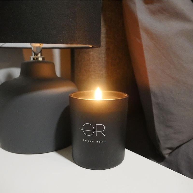 Load image into Gallery viewer, Ocean Road Black Home Soy Candle 380g
