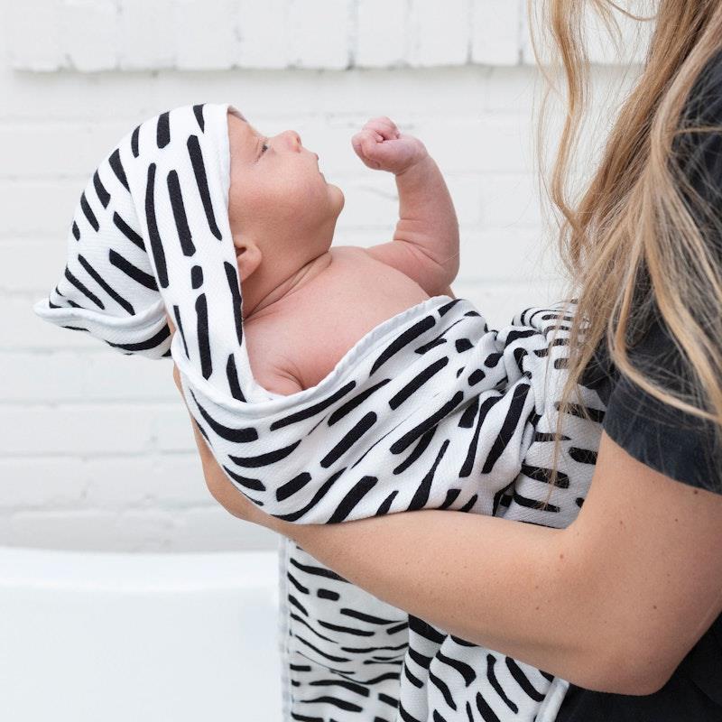 Load image into Gallery viewer, Tiny Twinkle Hooded Towel and Washcloth Set Ink Strokes
