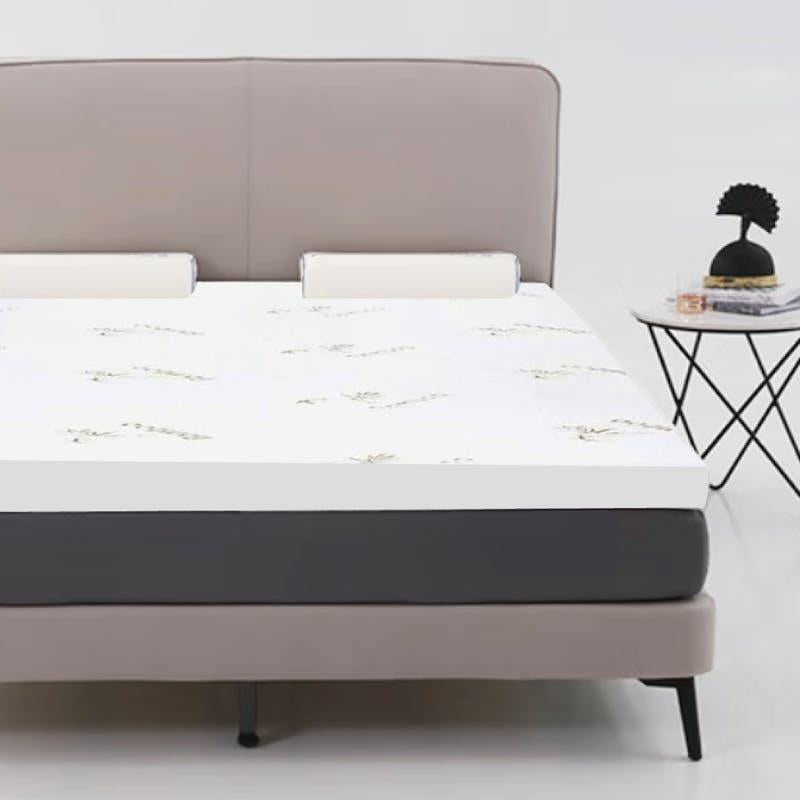 Load image into Gallery viewer, Clevinger 4cm Memory Foam Mattress Topper with Bamboo Cover - Queen 1pc
