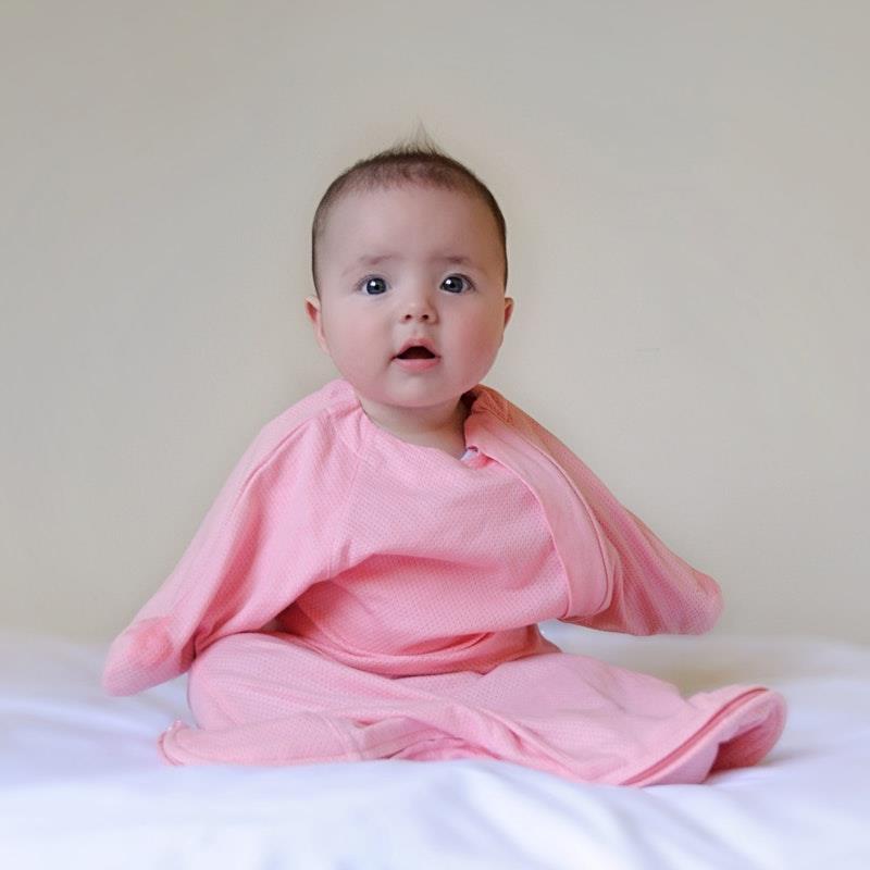 Load image into Gallery viewer, Baby Loves Sleep Sleepy Hugs 'Cool' - Candy Pink (Summer) 3-6M
