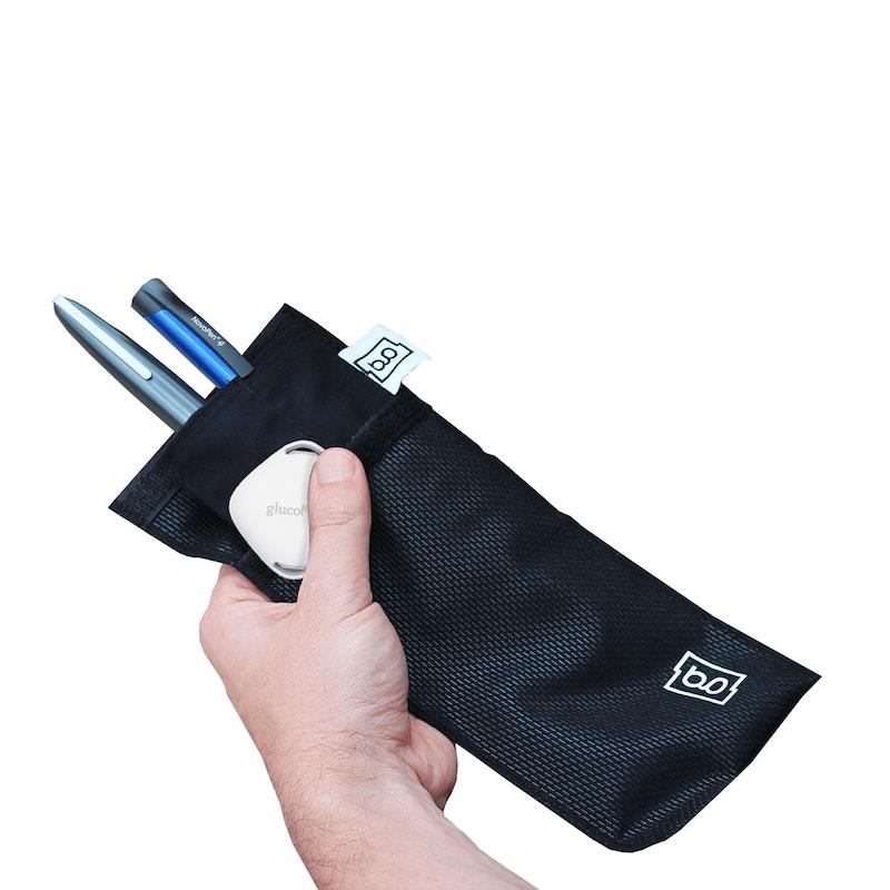 Load image into Gallery viewer, Glucology Insulin Cooling Bundle (Pen Pouch/ 1x 10 Glucochews - Raspberry/ Temperature Sensor) 2 Pen Pouch - Floral
