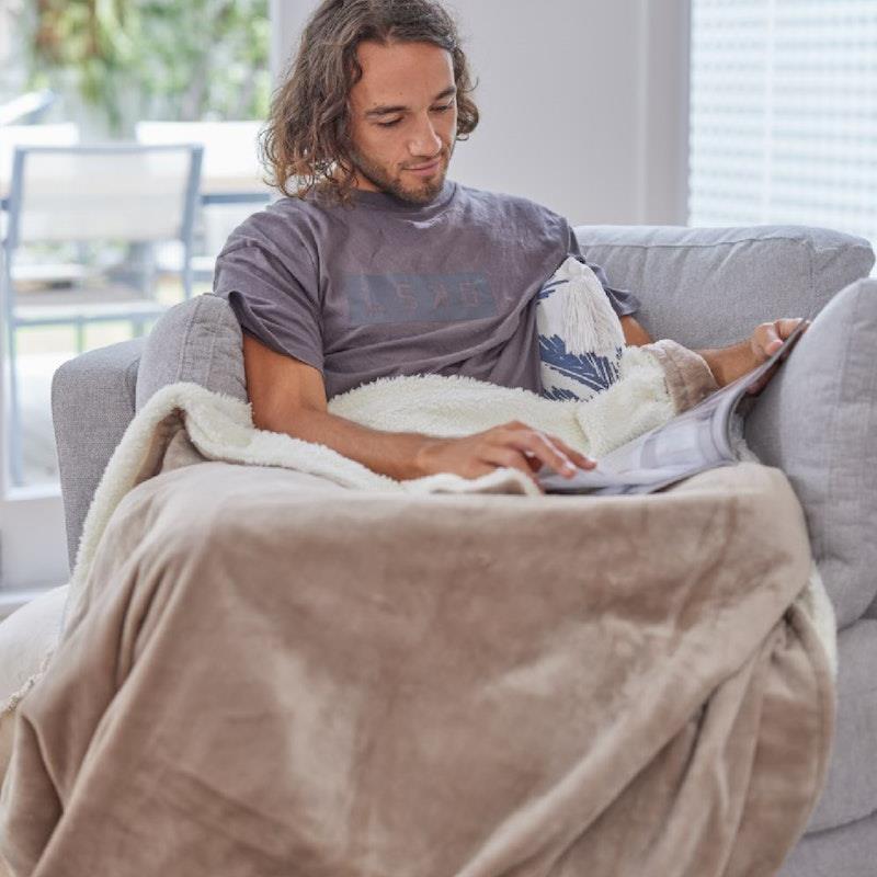 Load image into Gallery viewer, Homedics Heated Throw Blanket Cream
