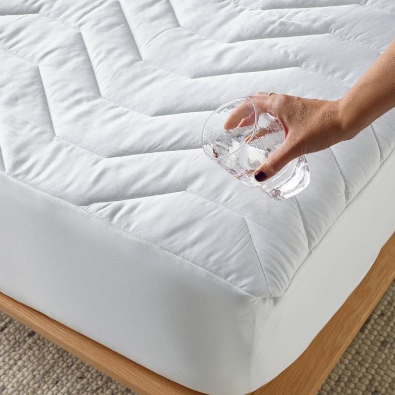 Load image into Gallery viewer, Staydry Bamboo Quilted Mattress Protector Double

