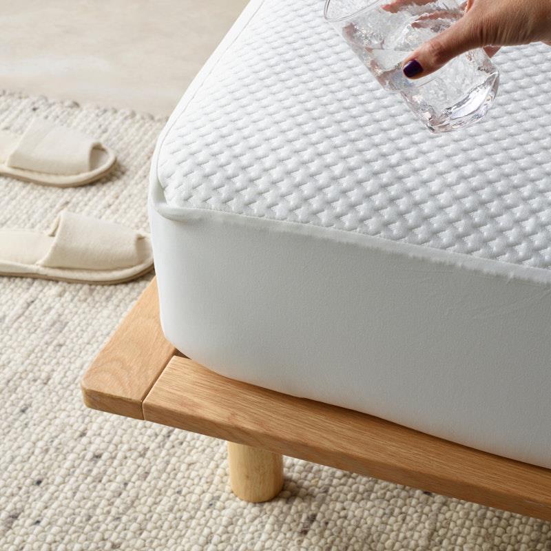 Load image into Gallery viewer, Staydry Duradeluxe Waterproof Mattress Protector Double
