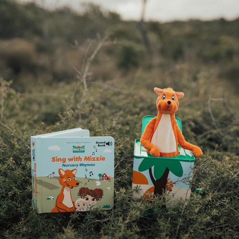 Load image into Gallery viewer, Mizzie The Kangaroo Musical Gift Set
