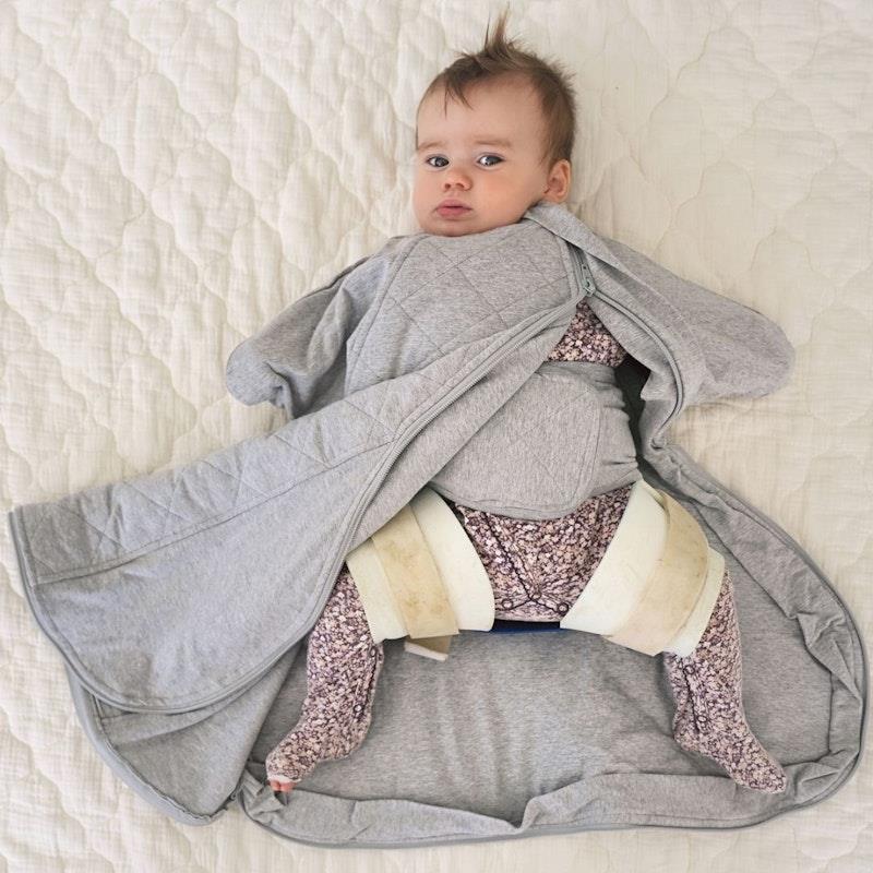 Load image into Gallery viewer, Baby Loves Sleep - 2.5 TOG Winter - Sleepy Hugs Extra-Wide Sleep Sack - Cool Grey 3-6M
