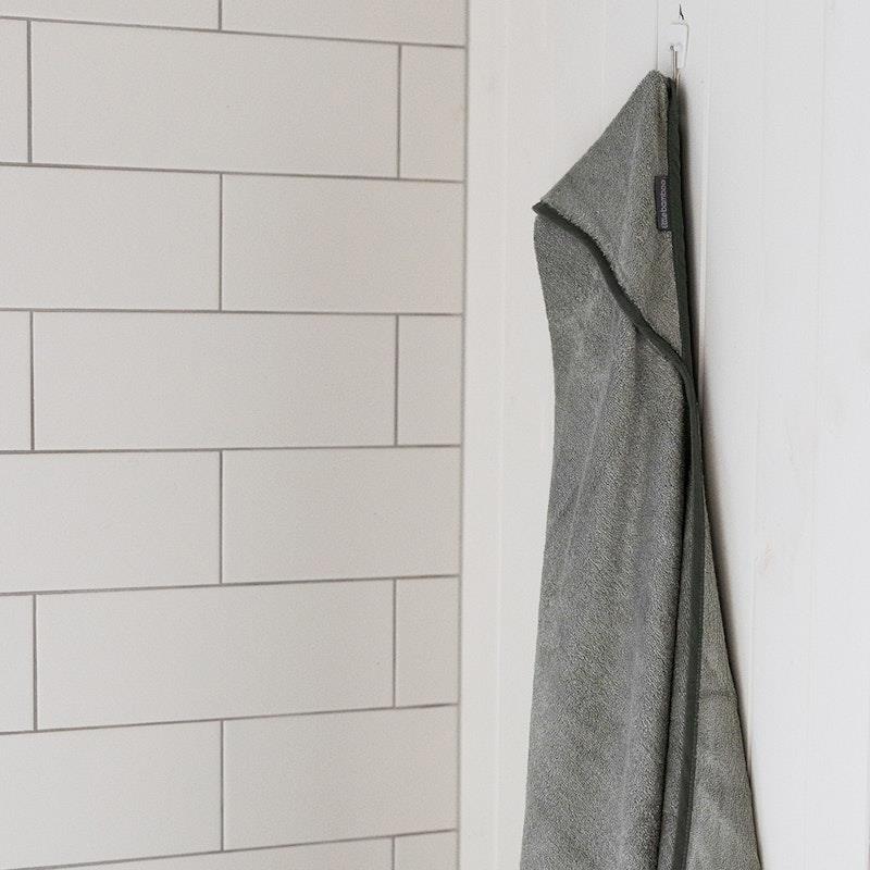 Load image into Gallery viewer, Little Bamboo Hooded Towel &amp; Washers - Bayleaf Set
