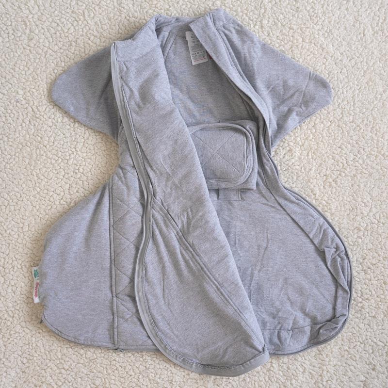 Load image into Gallery viewer, Baby Loves Sleep - 2.5 TOG Winter - Sleepy Hugs Extra-Wide Sleep Sack - Cool Grey 0-3M
