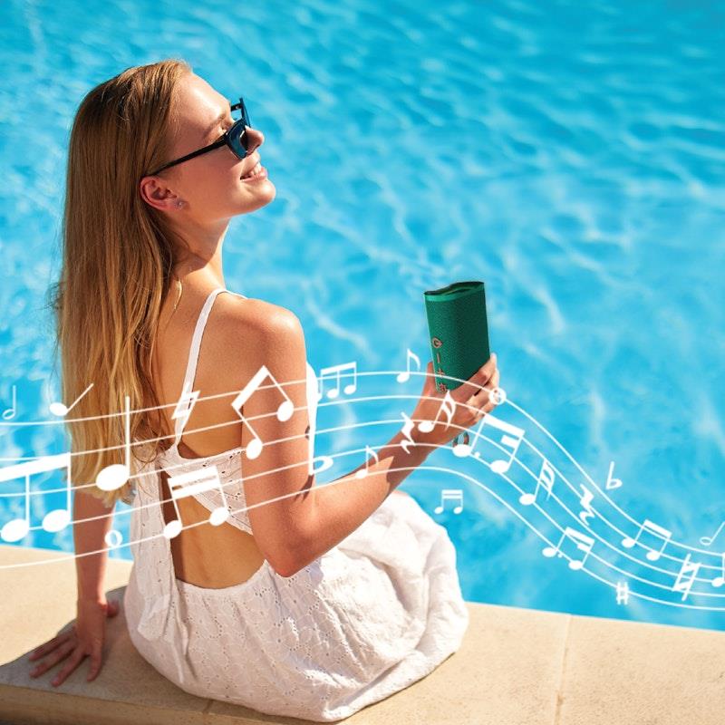 Load image into Gallery viewer, Laser Splash Proof Bluetooth Speaker Green
