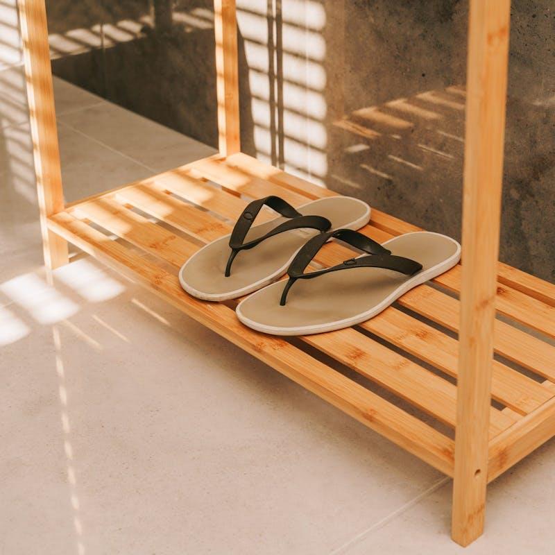 Load image into Gallery viewer, Clevinger Bamboo Towel Holder with 3 Rails &amp; Shelf 85cm 1Unit
