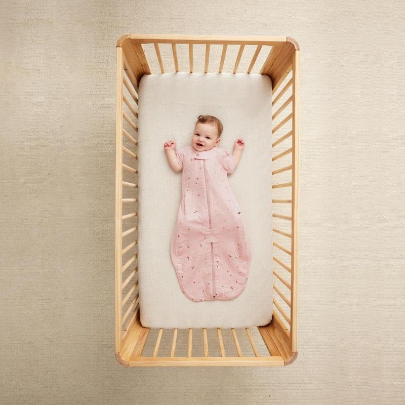 Load image into Gallery viewer, ergoPouch Sleep Suit Bag 1.0 TOG Daisies 3-12Months
