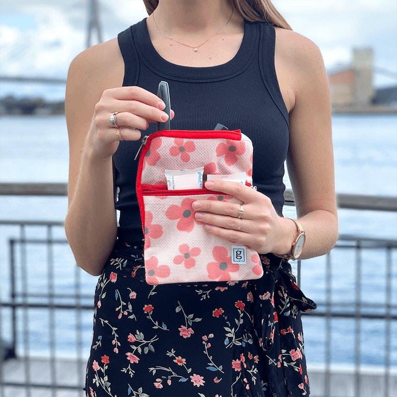 Load image into Gallery viewer, Glucology Insulin Cooler Bags 5 Pen Flowers
