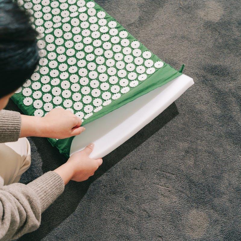 Load image into Gallery viewer, Fandcy Acupressure Mat and Pillow Set with Bag 1Pack

