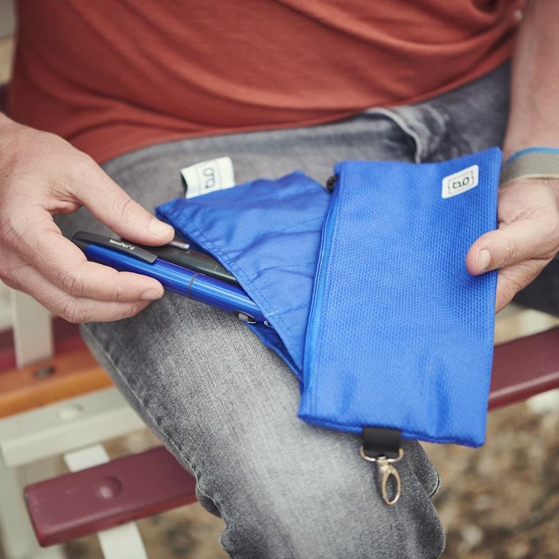 Load image into Gallery viewer, Glucology Zip Wallet Blue
