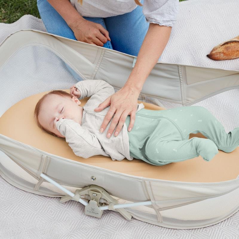 Load image into Gallery viewer, ergoPouch Easy Sleep Portable Bassinet Ecru One Size
