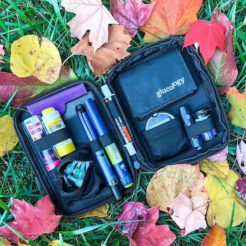 Load image into Gallery viewer, Glucology Travel Classic Case for Blood Glucose Monitors and Insulin Pens Blue
